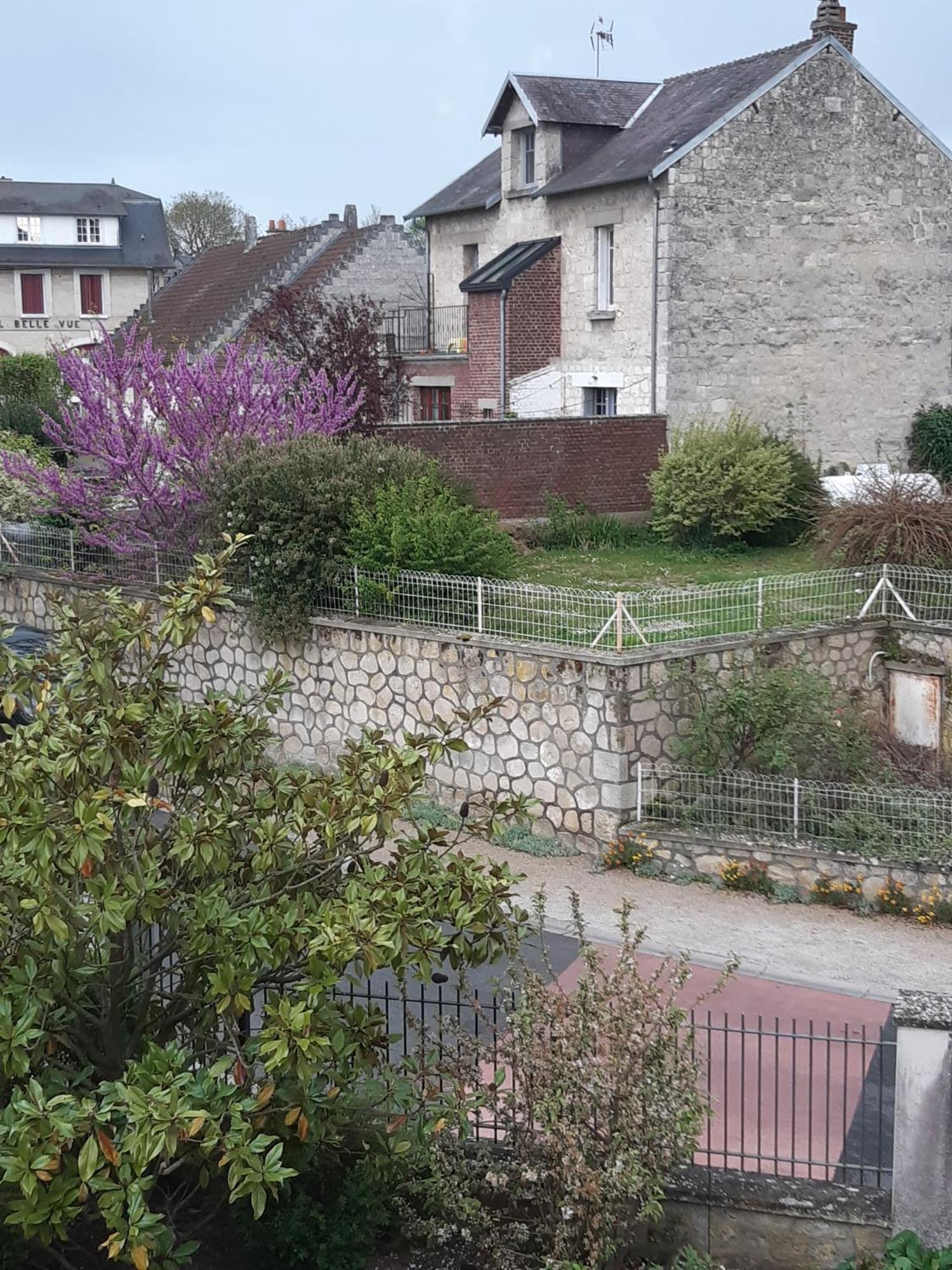 Location A Coucy Le Chateau المظهر الخارجي الصورة